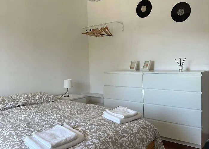 7 House, 2 Kitchens Vila *