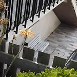 7 House, 2 Kitchens فيلة *