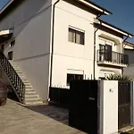 7 House, 2 Kitchens *
