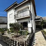 7 House, 2 Kitchens