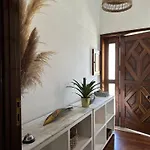 7 House, 2 Kitchens فيلة فيلا نوفا دي غايا