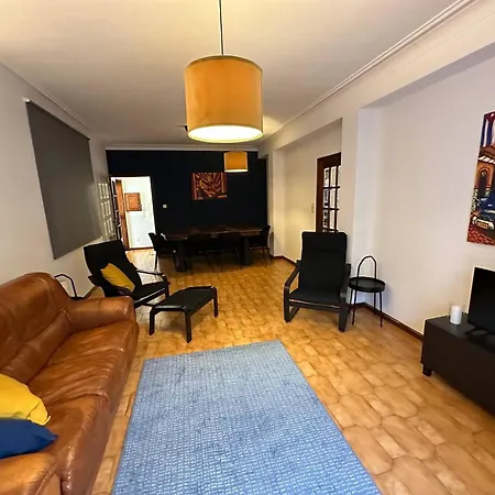 7 House, 2 Kitchens Вила-Нова-ди-Гая