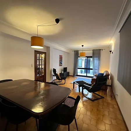 7 House, 2 Kitchens Вилла Вила-Нова-ди-Гая