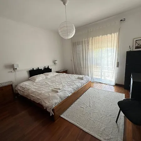 7 House, 2 Kitchens Вилла