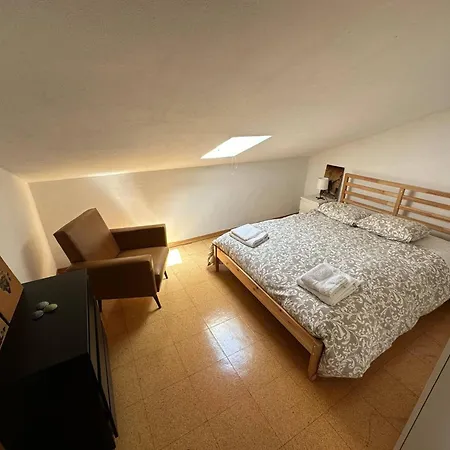 7 House, 2 Kitchens *