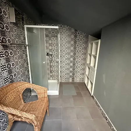 7 House, 2 Kitchens * Вила-Нова-ди-Гая