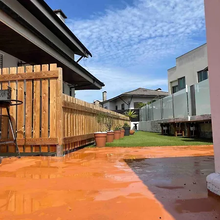 7 House, 2 Kitchens Willa