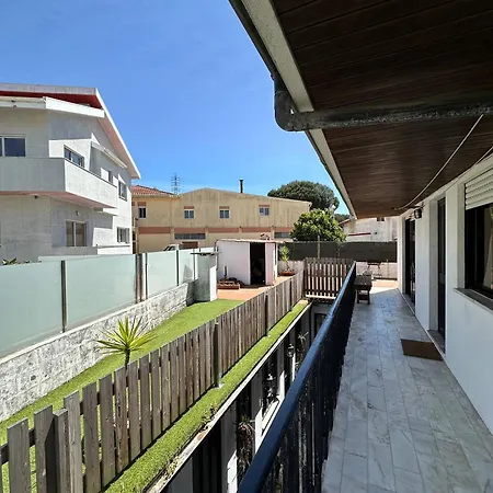 7 House, 2 Kitchens *