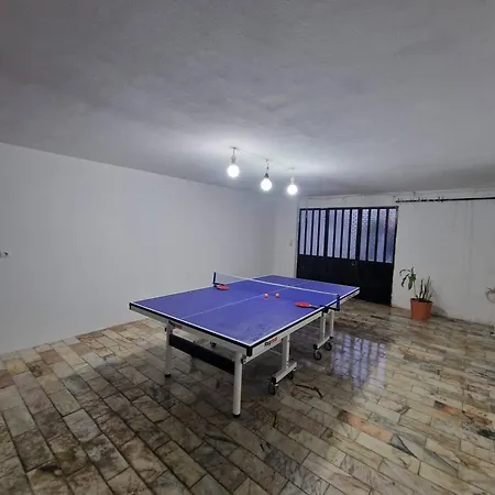 7 House, 2 Kitchens Вилла Вила-Нова-ди-Гая