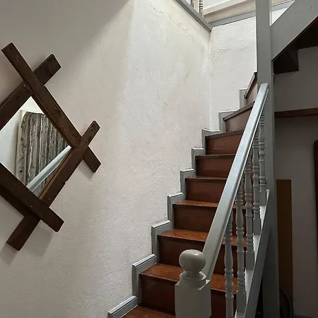 7 House, 2 Kitchens *