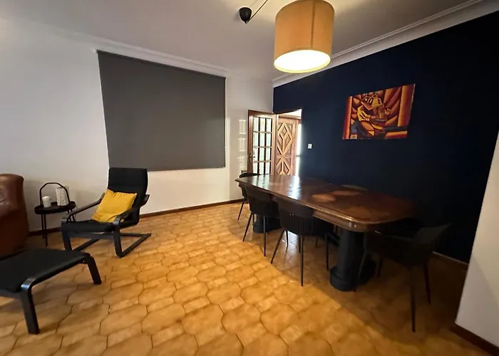 7 House, 2 Kitchens Вилла