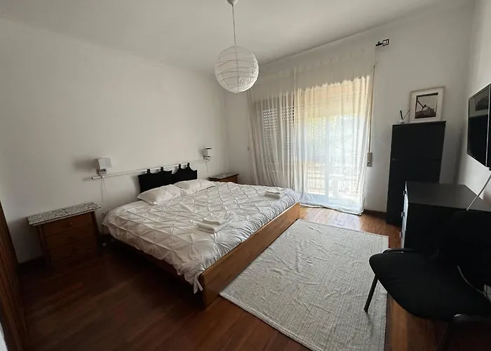 7 House, 2 Kitchens Вилла