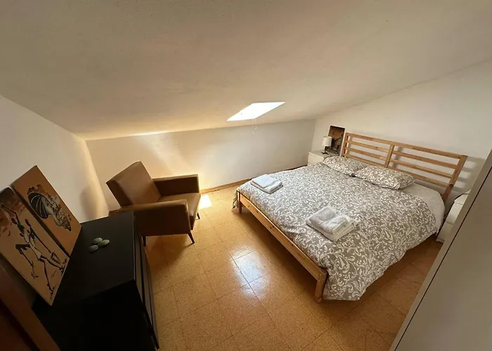 7 House, 2 Kitchens *