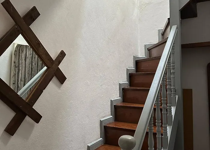 7 House, 2 Kitchens *