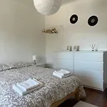 7 House, 2 Kitchens Vila *
