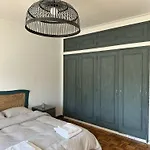 7 House, 2 Kitchens Vila