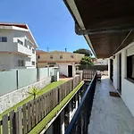 7 House, 2 Kitchens *