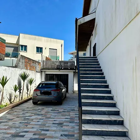 7 House, 2 Kitchens Villa Oporto