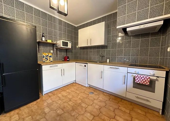 7 House, 2 Kitchens * ヴィラ・ノヴァ・デ・ガイア