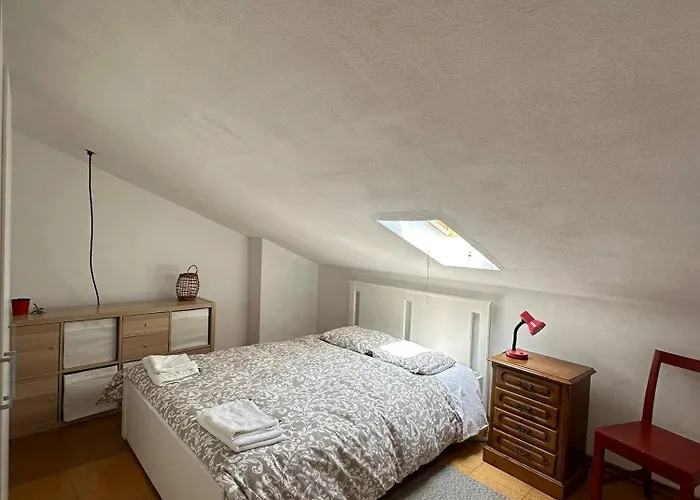 7 House, 2 Kitchens *